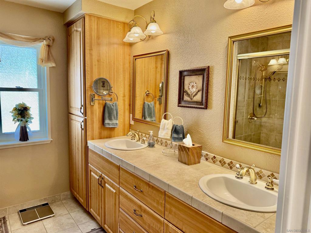 9770 Middlecoff Ct Property Photo 32