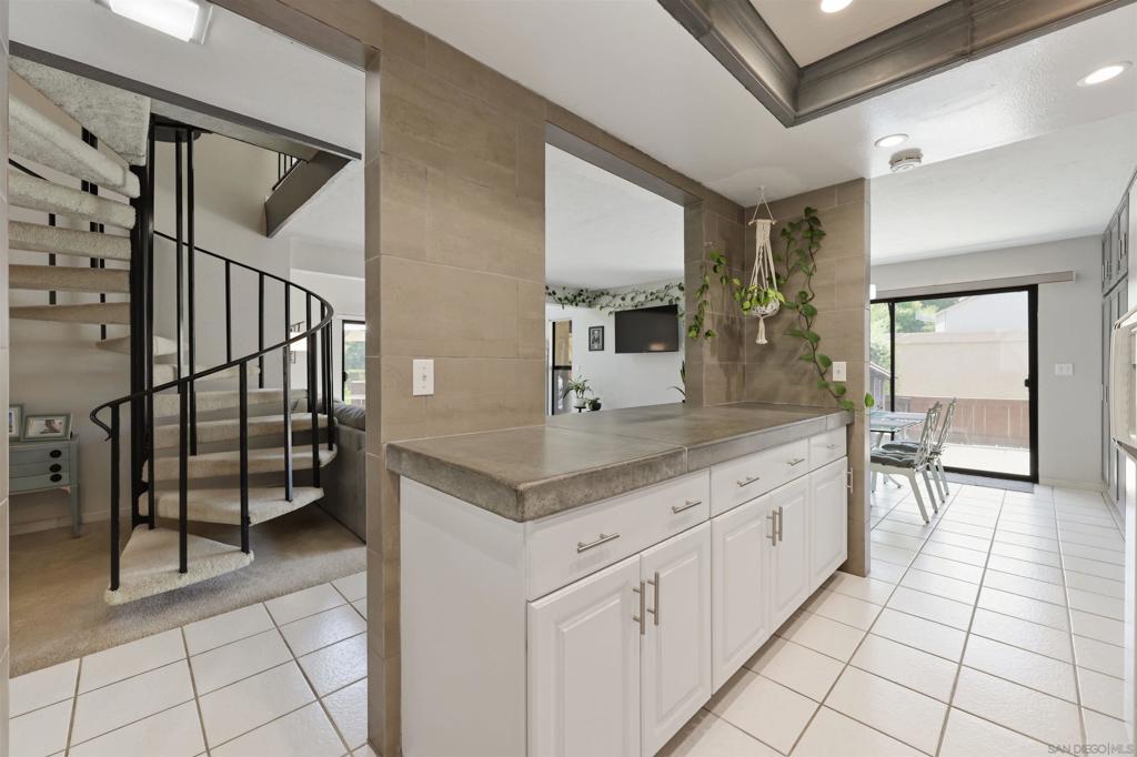23621 Country Villa Rd Property Photo 5