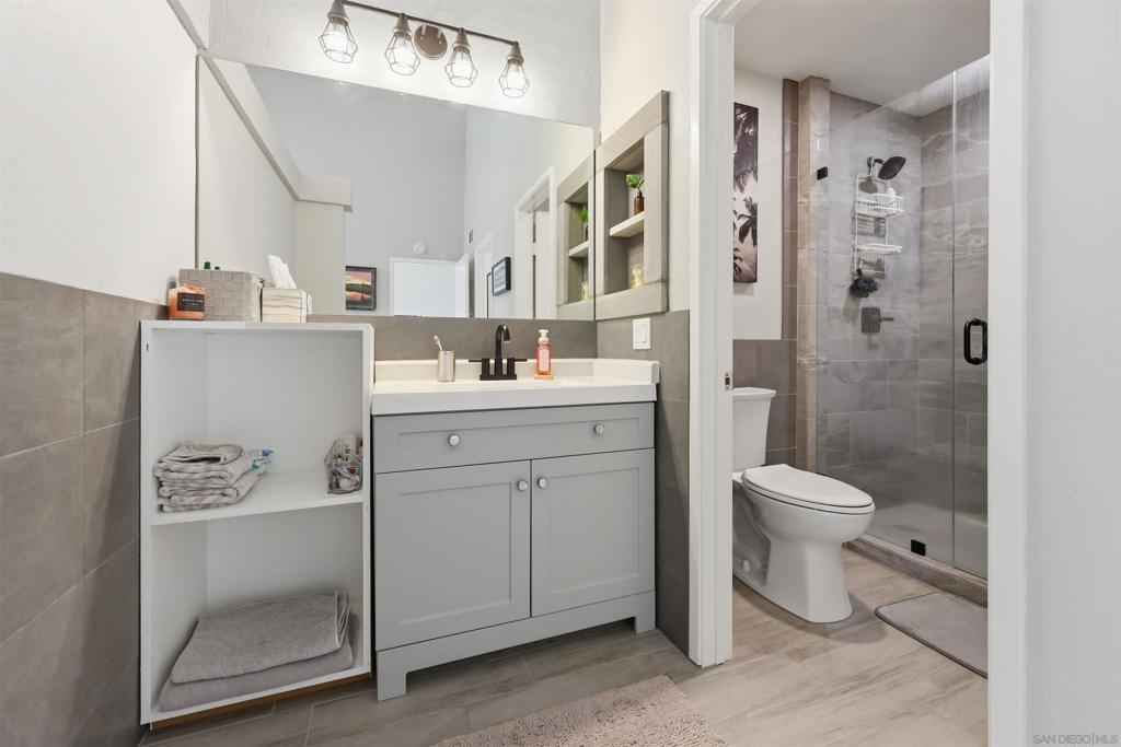 23621 Country Villa Rd Property Photo 11