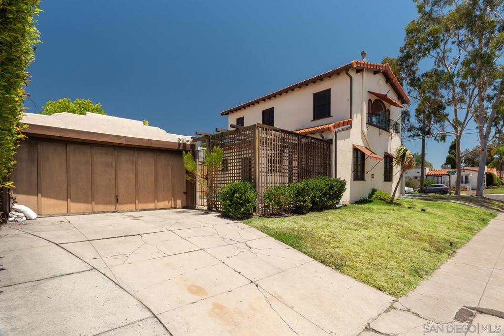1240 Golden Gate Dr. Property Photo 5