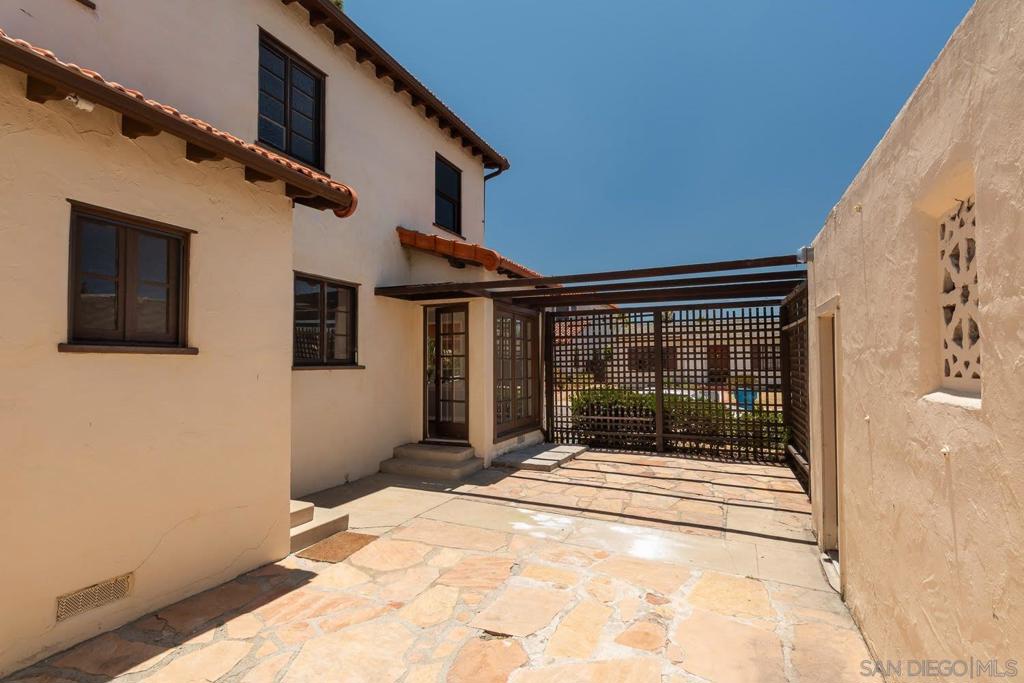 1240 Golden Gate Dr. Property Photo 44