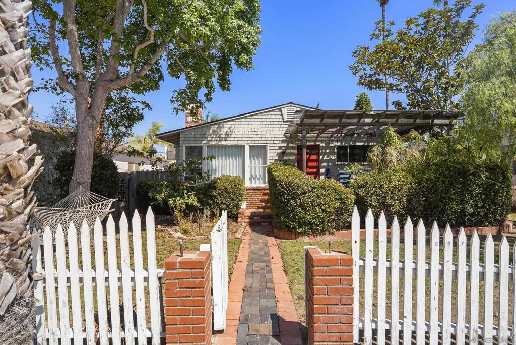 336 Bonair St Property Photo 1
