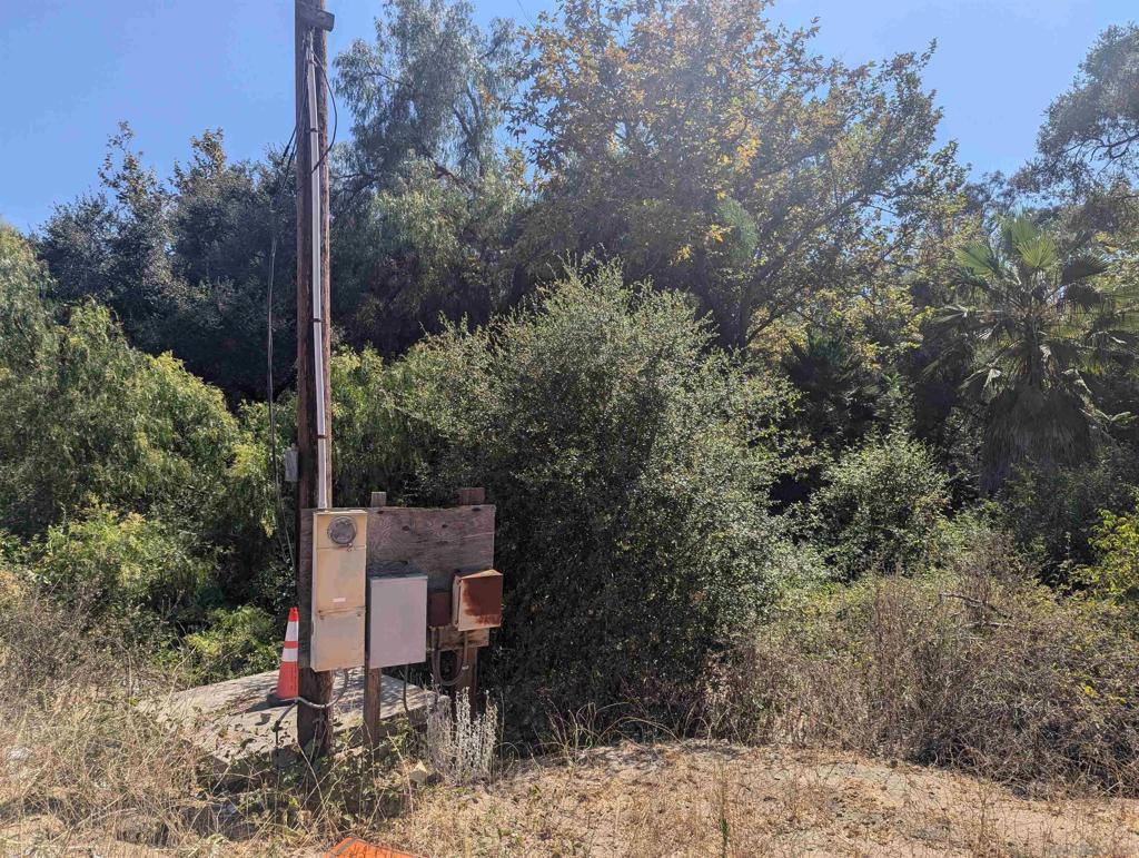 2935 S Mission Rd Property Photo 3