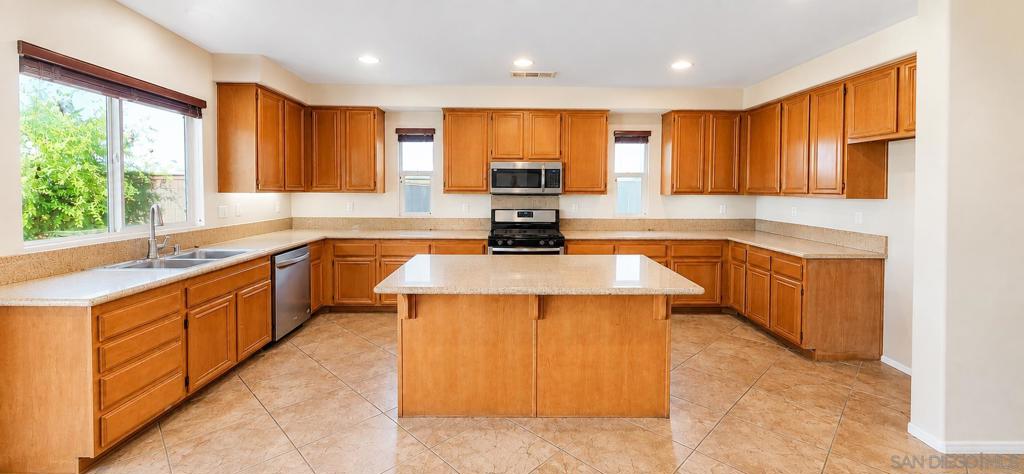 28716 Autumn Property Photo 4