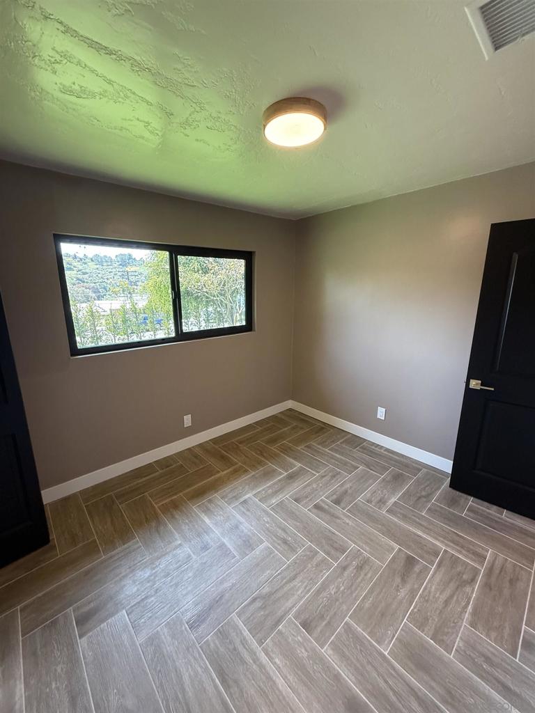 519 Camelot Dr Property Photo 3
