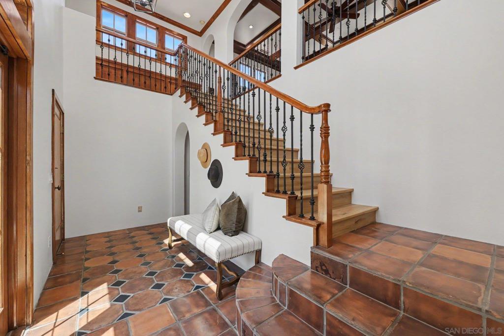 7929 Entrada De Luz East Property Photo 3