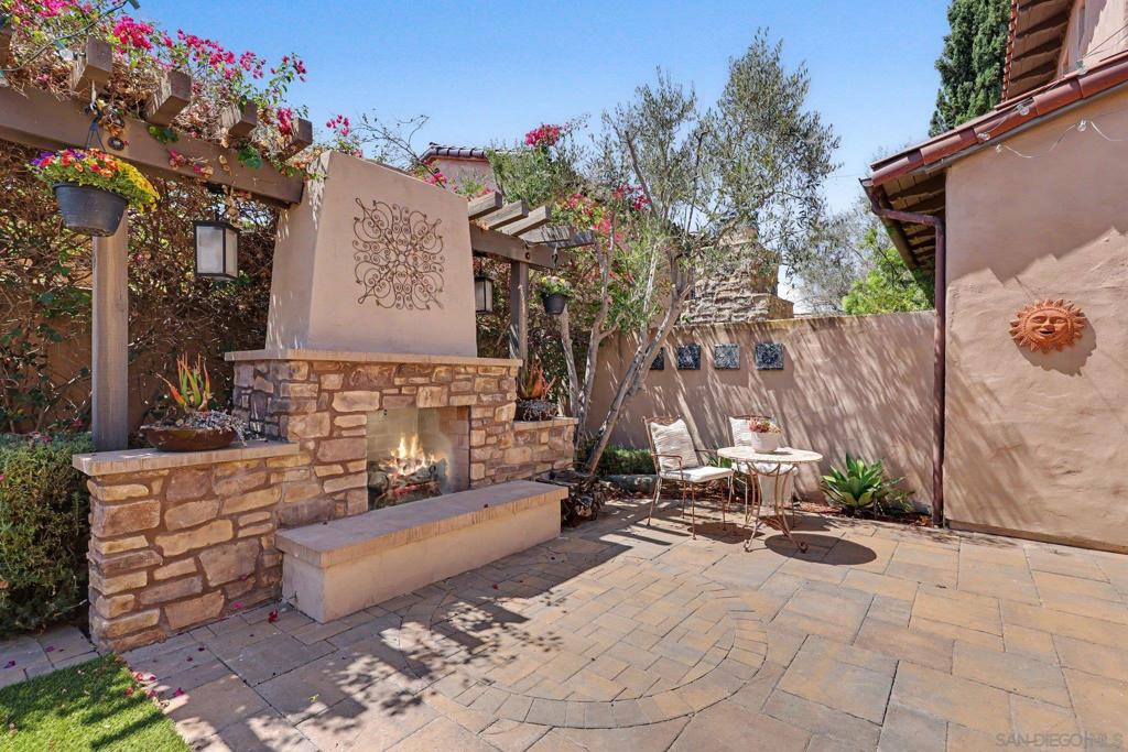 7929 Entrada De Luz East Property Photo 37