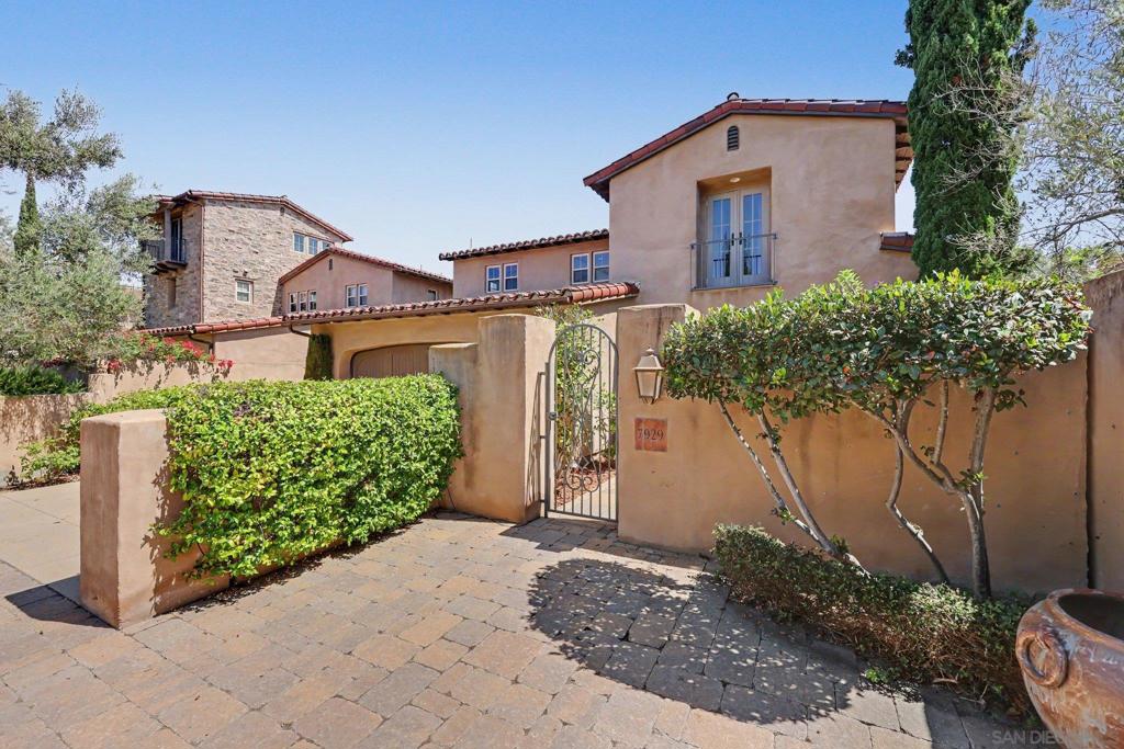 7929 Entrada De Luz East Property Photo 48