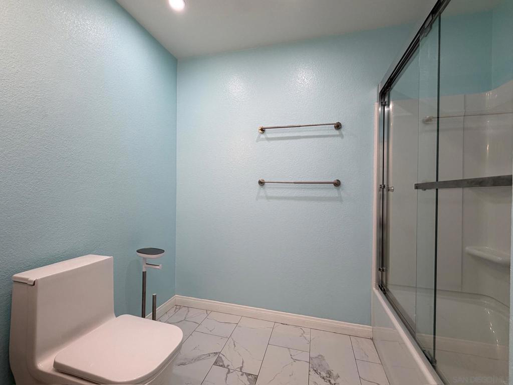 2057 Burton St 64 Property Photo 6