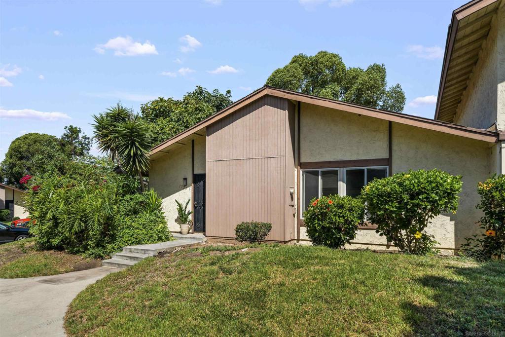 1725 Regency Way C Property Photo 1
