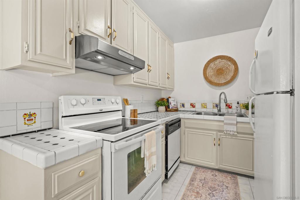1725 Regency Way C Property Photo 3