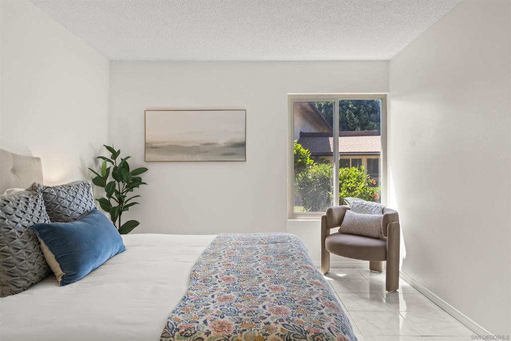 1725 Regency Way C Property Photo 8