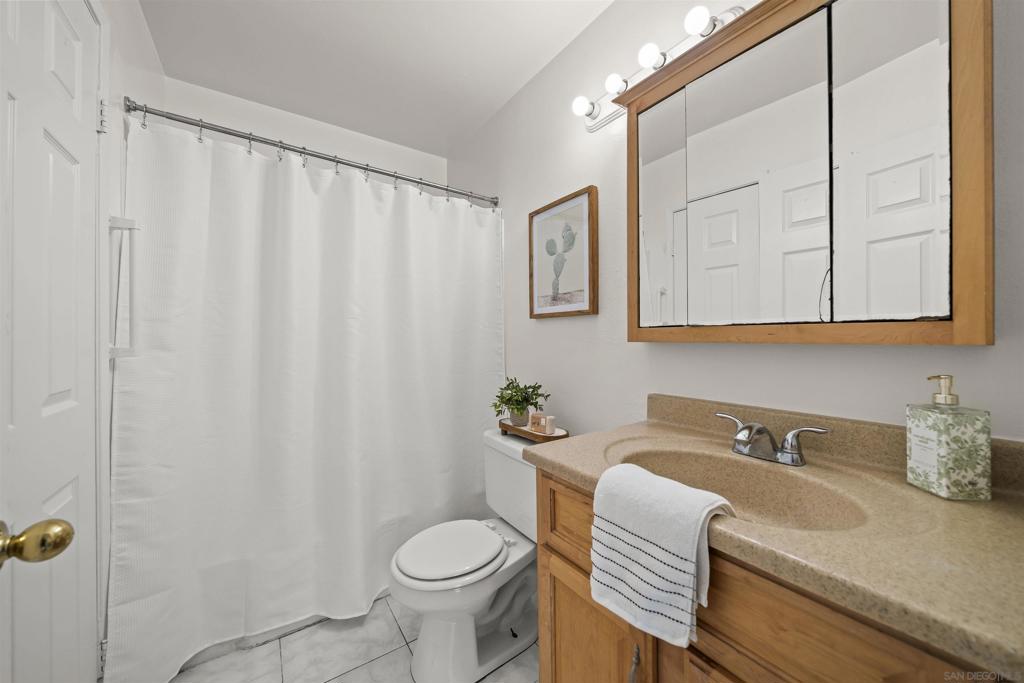 1725 Regency Way C Property Photo 10