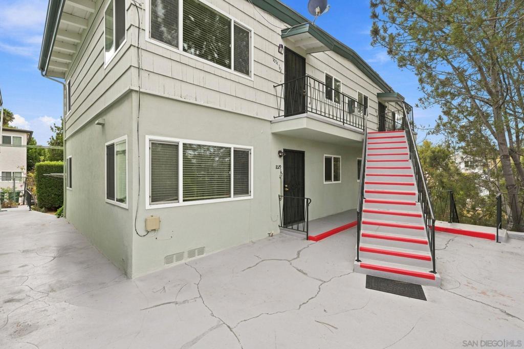 1029 Hayes Ave Property Photo 4