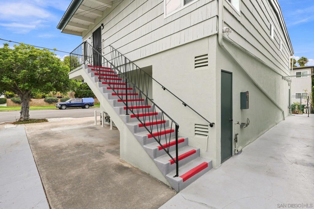 1029 Hayes Ave Property Photo 6