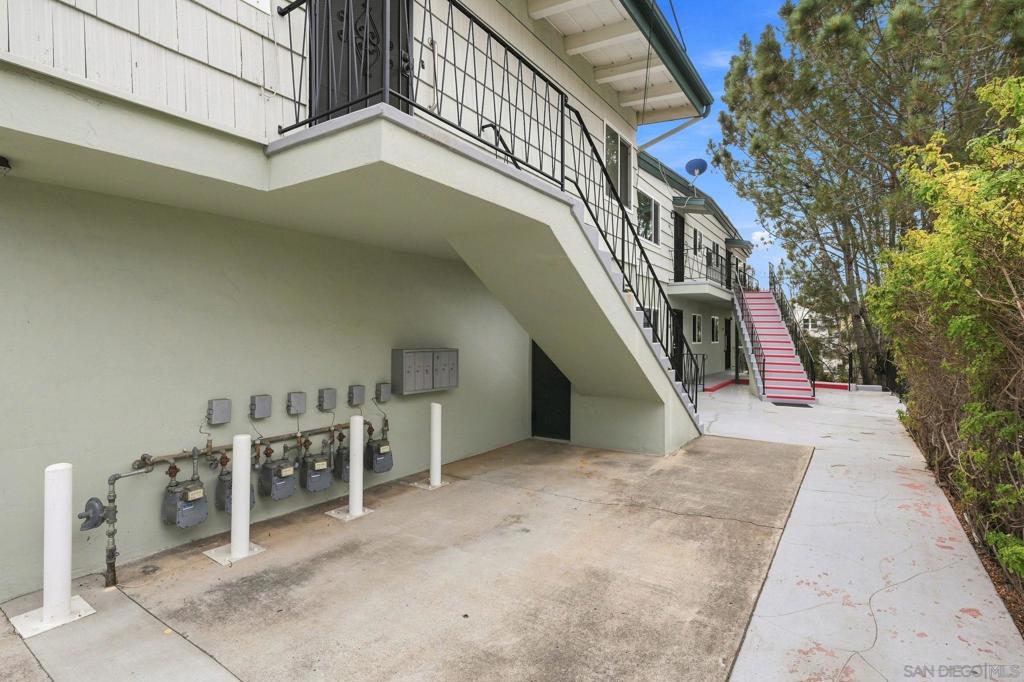 1029 Hayes Ave Property Photo 8