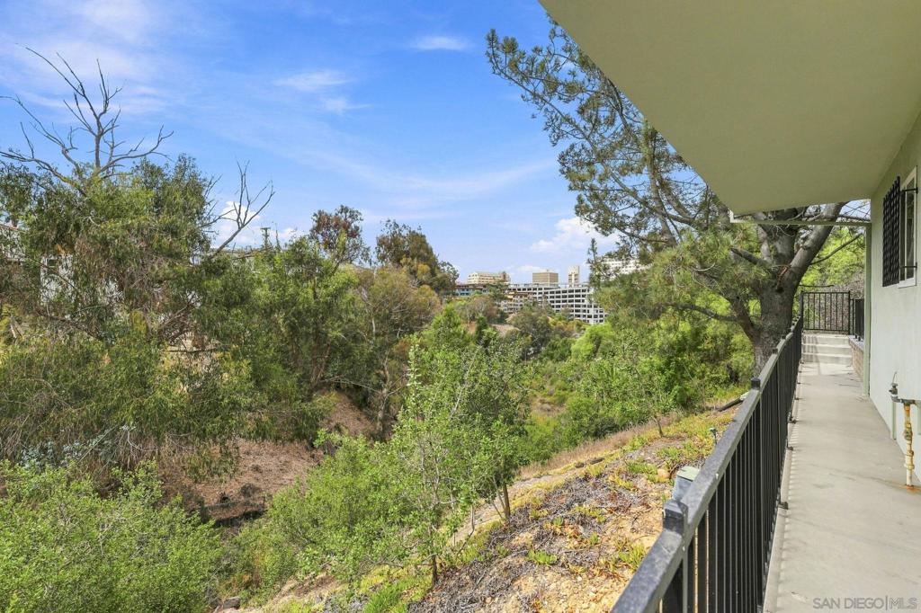 1029 Hayes Ave Property Photo 10