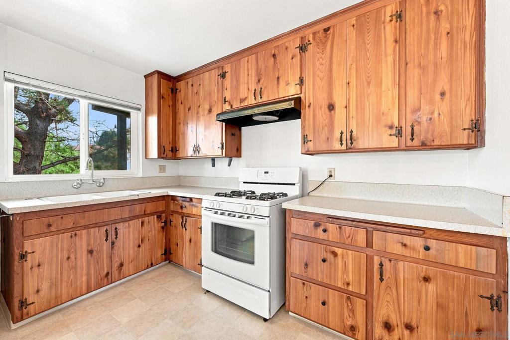 1029 Hayes Ave Property Photo 46