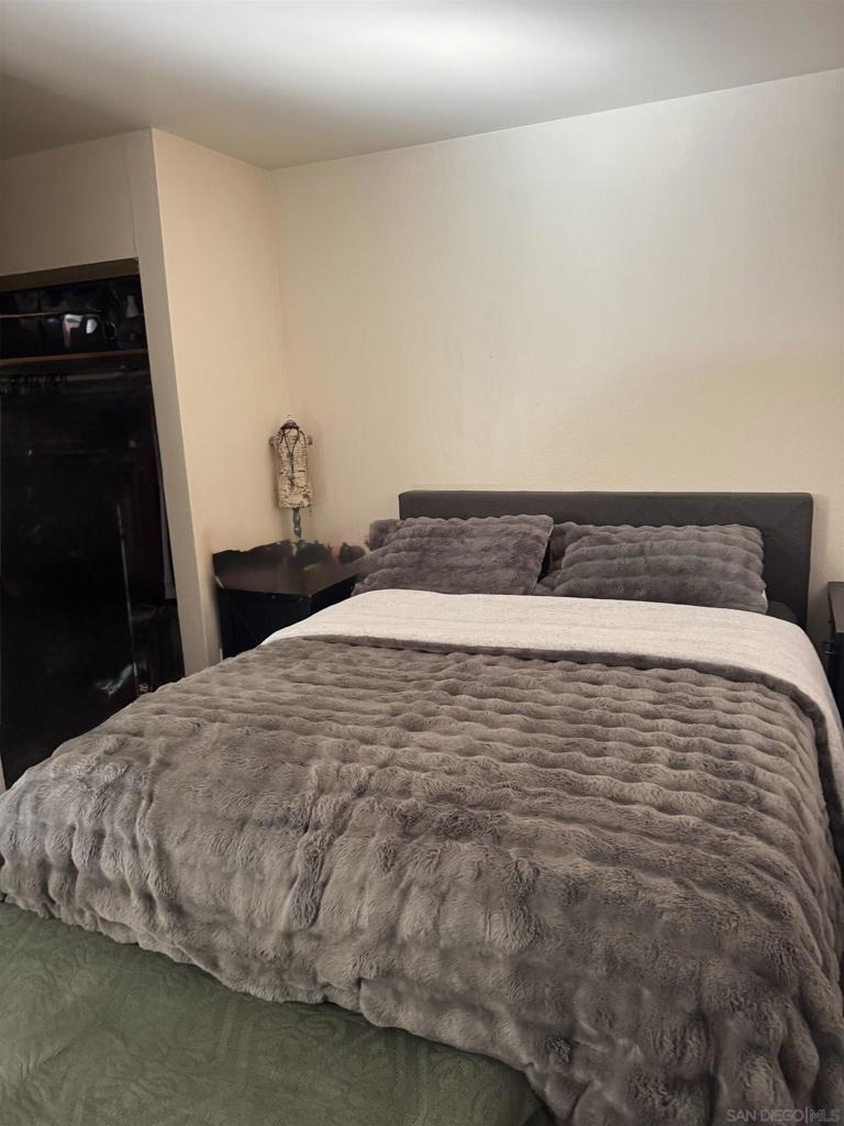 871 W San Ysidro Blvd 9 Property Photo 7
