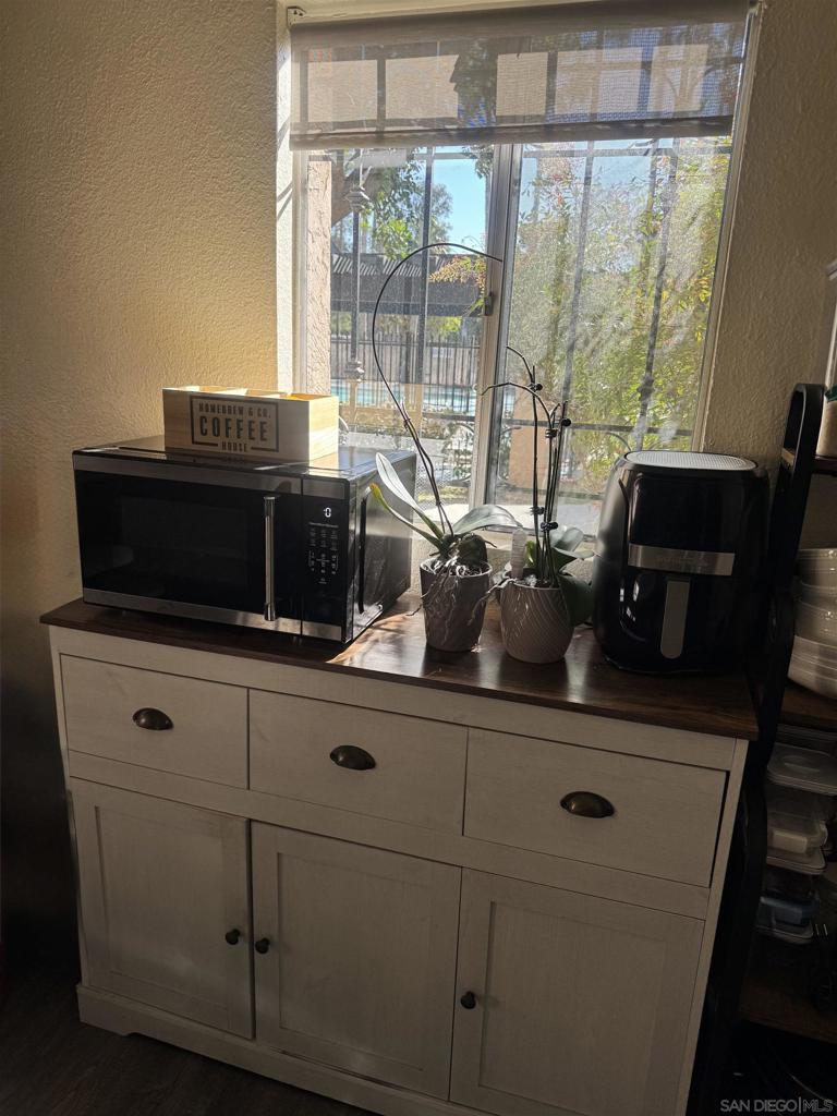 871 W San Ysidro Blvd 9 Property Photo 8