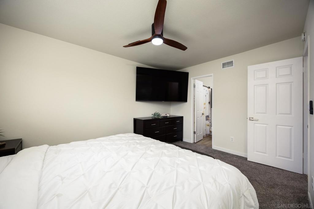 10105 Shaggybark Dr Property Photo 11