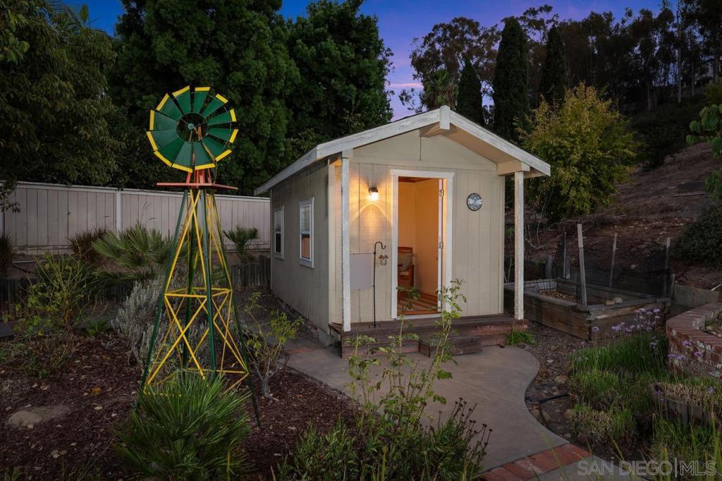 12397 Kingspine Property Photo 5