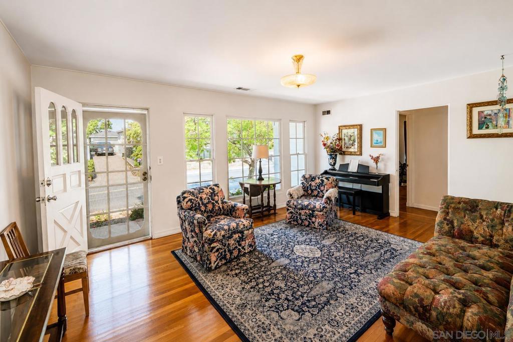 4607 Rolando Blvd Property Photo 4