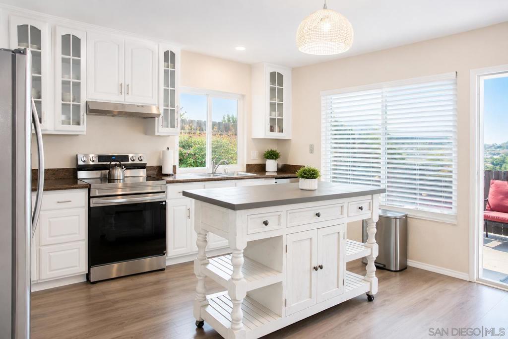 1021 Hazen Property Photo 6