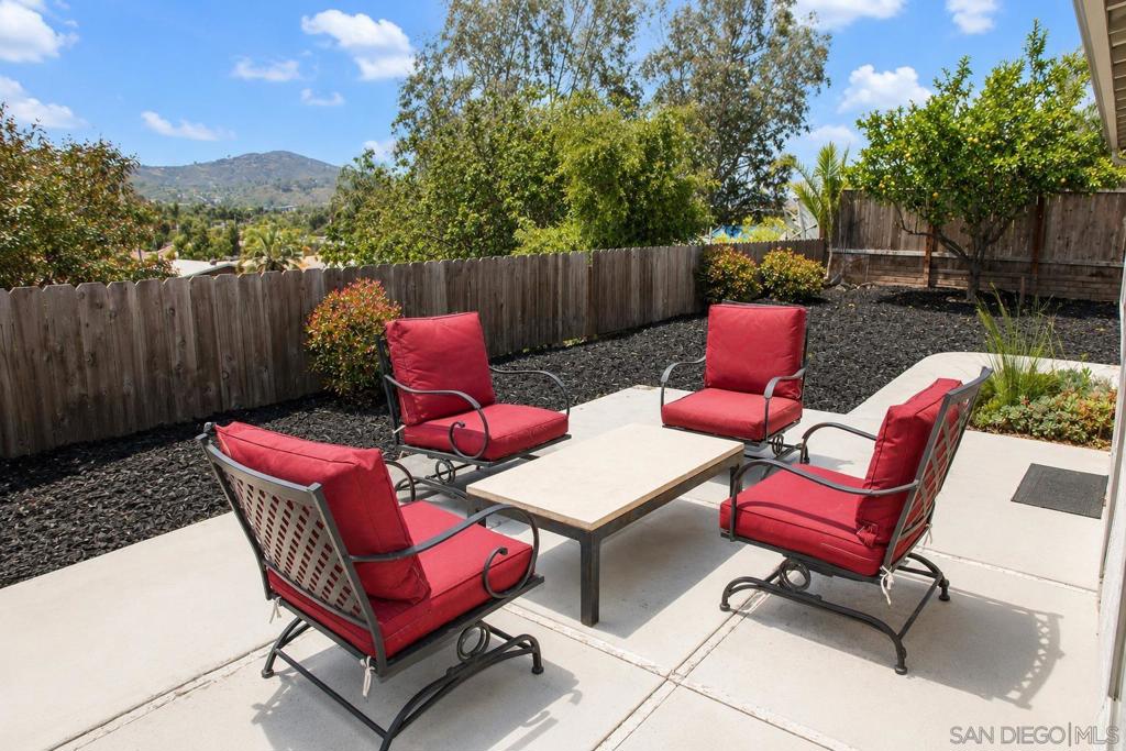 1021 Hazen Property Photo 8