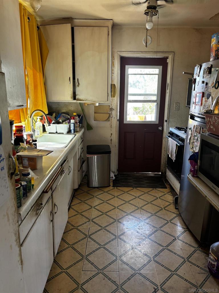 8129 Lemon Grove Property Photo 4
