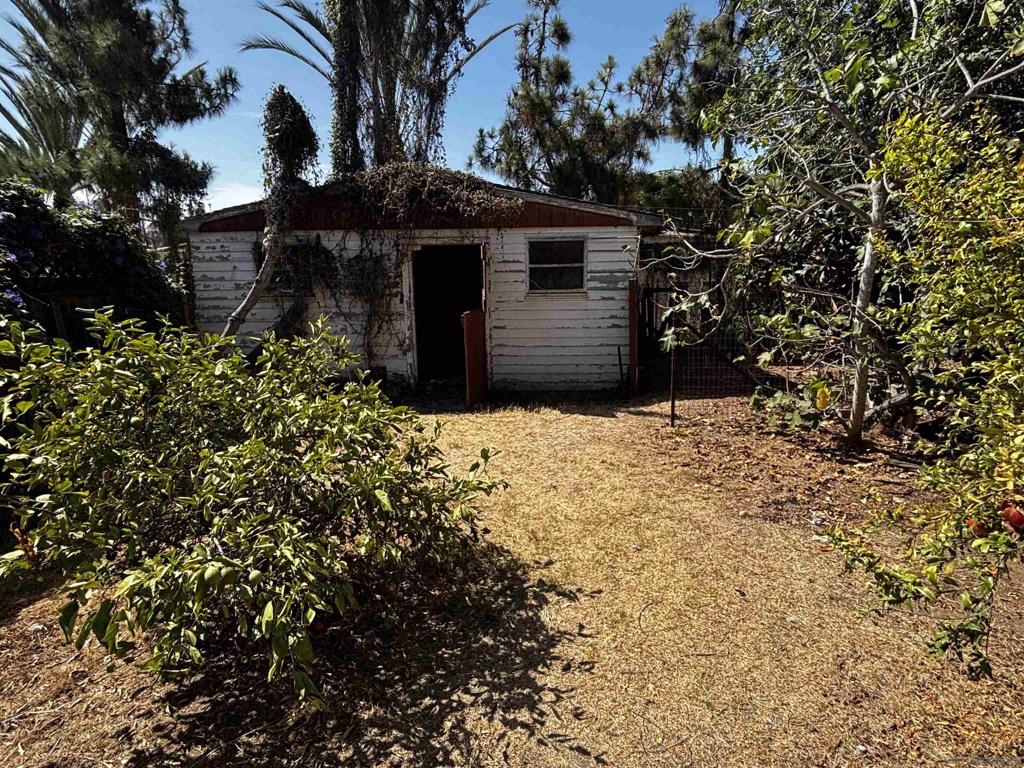 8129 Lemon Grove Property Photo 9