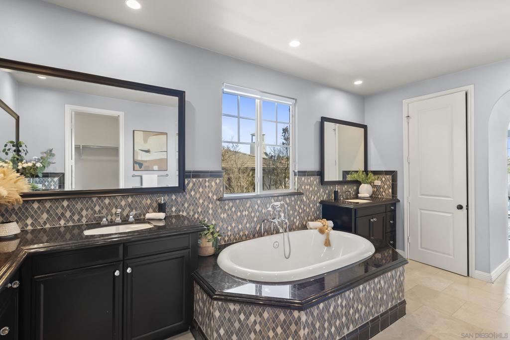 15639 Via Montecristo Property Photo 29