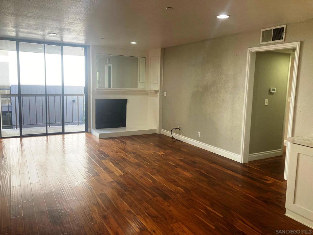 750 State St 216 Property Photo 4