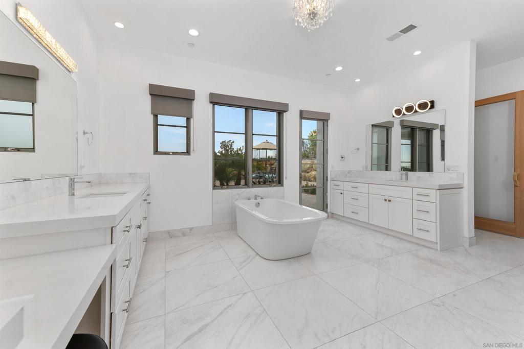 8128 Run Of The Knolls Property Photo 17