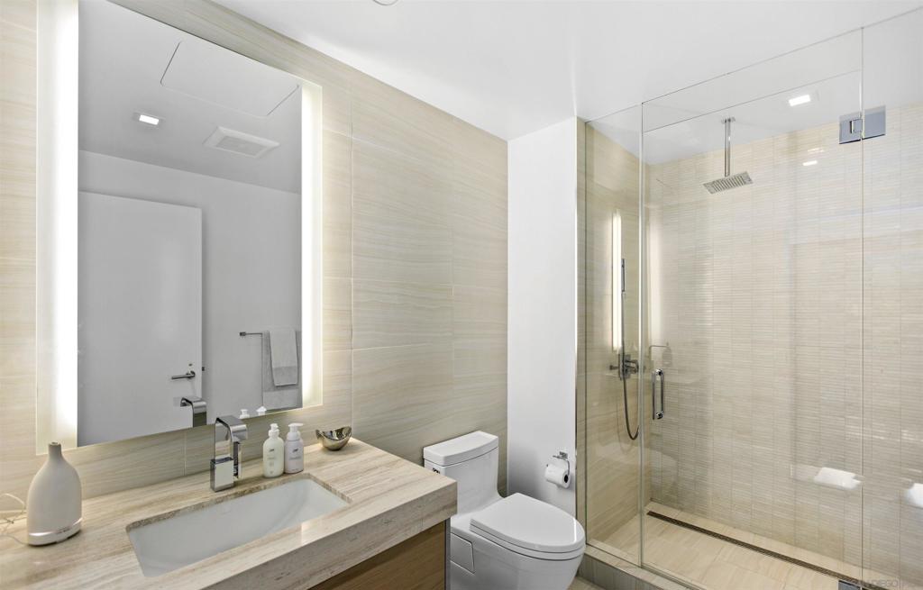888 W E Street 2004 Property Photo 24