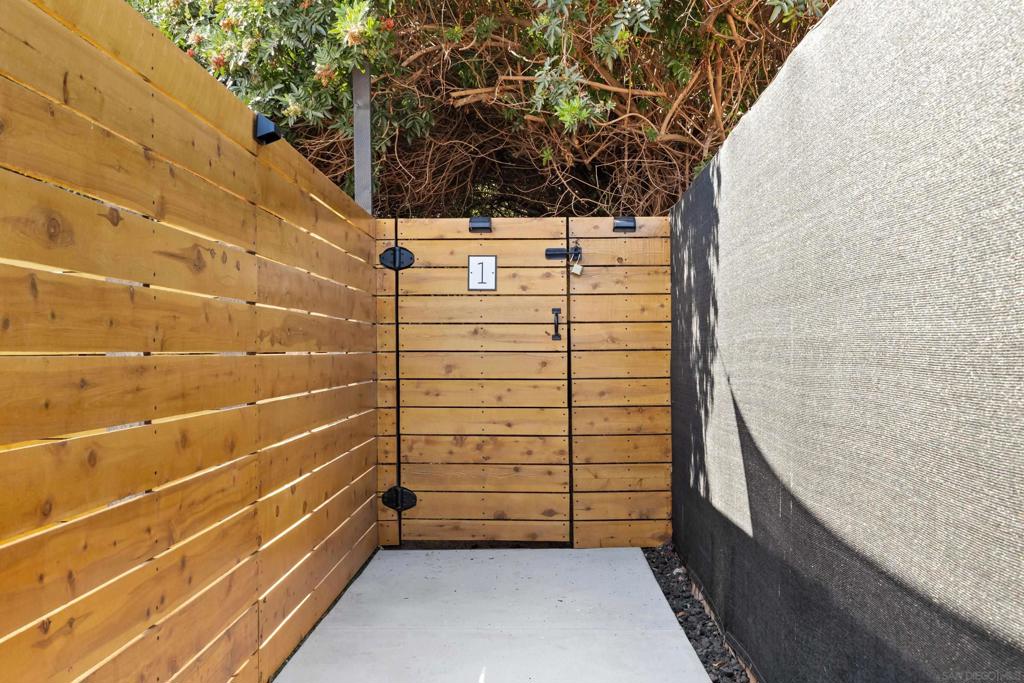 1016 18 15th Property Photo 3