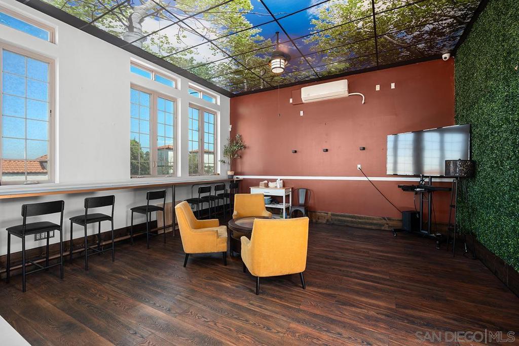 4727 University Property Photo 6