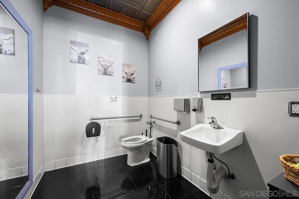 4727 University Property Photo 10