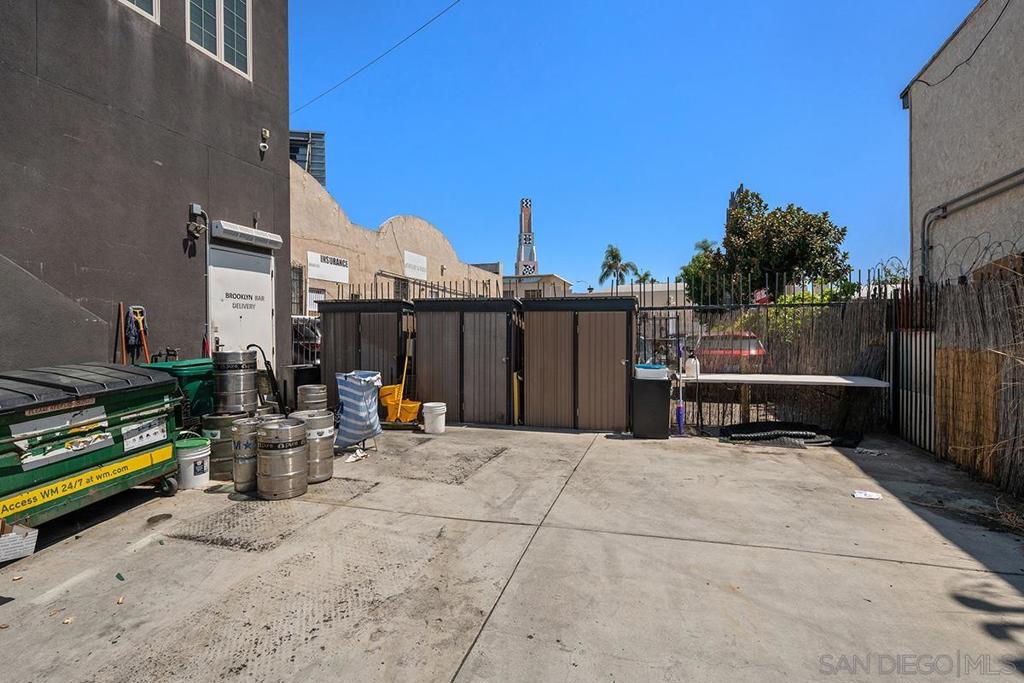 4727 University Property Photo 16