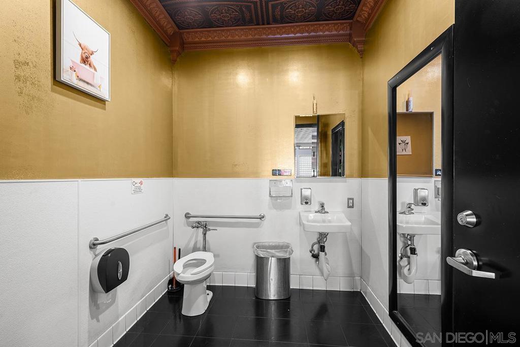 4727 University Property Photo 31