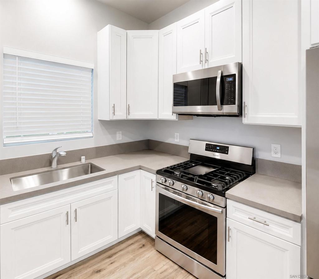 1228 Grand Property Photo 5