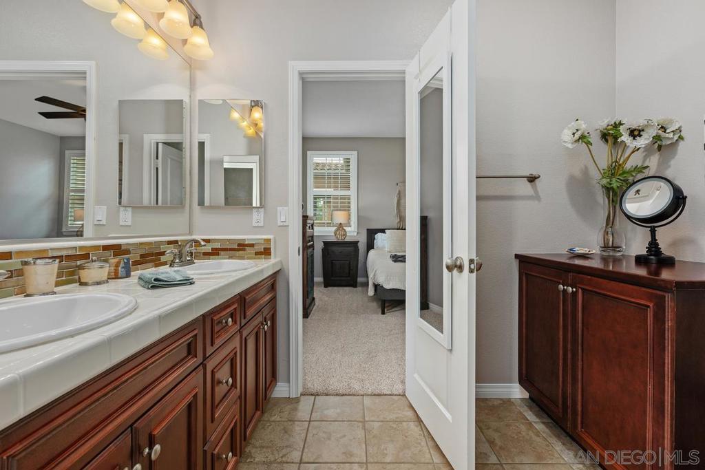 1237 Breakaway Dr Property Photo 32