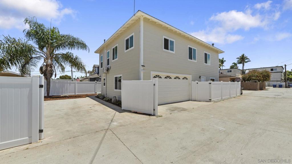 570 Emory St B Property Photo 4