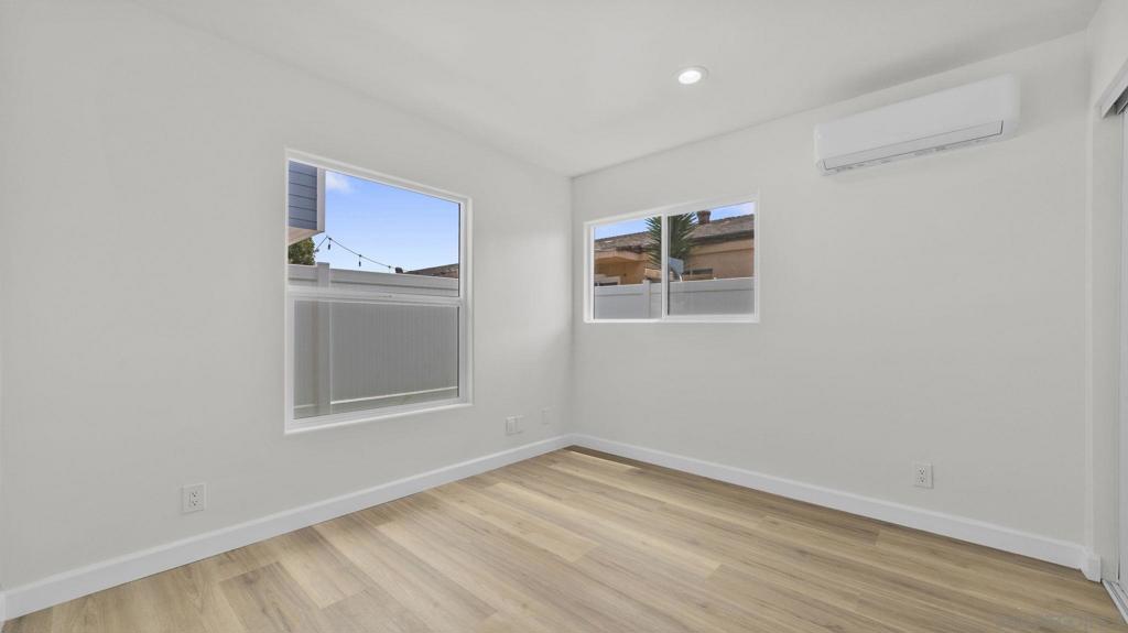 570 Emory St B Property Photo 15