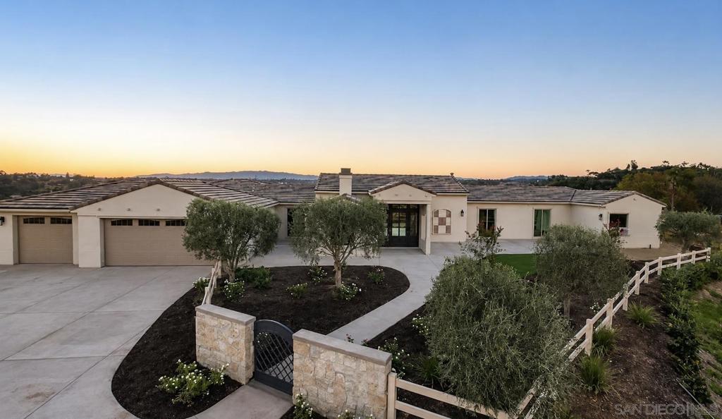 3240 Via Del Cielo Property Photo 1