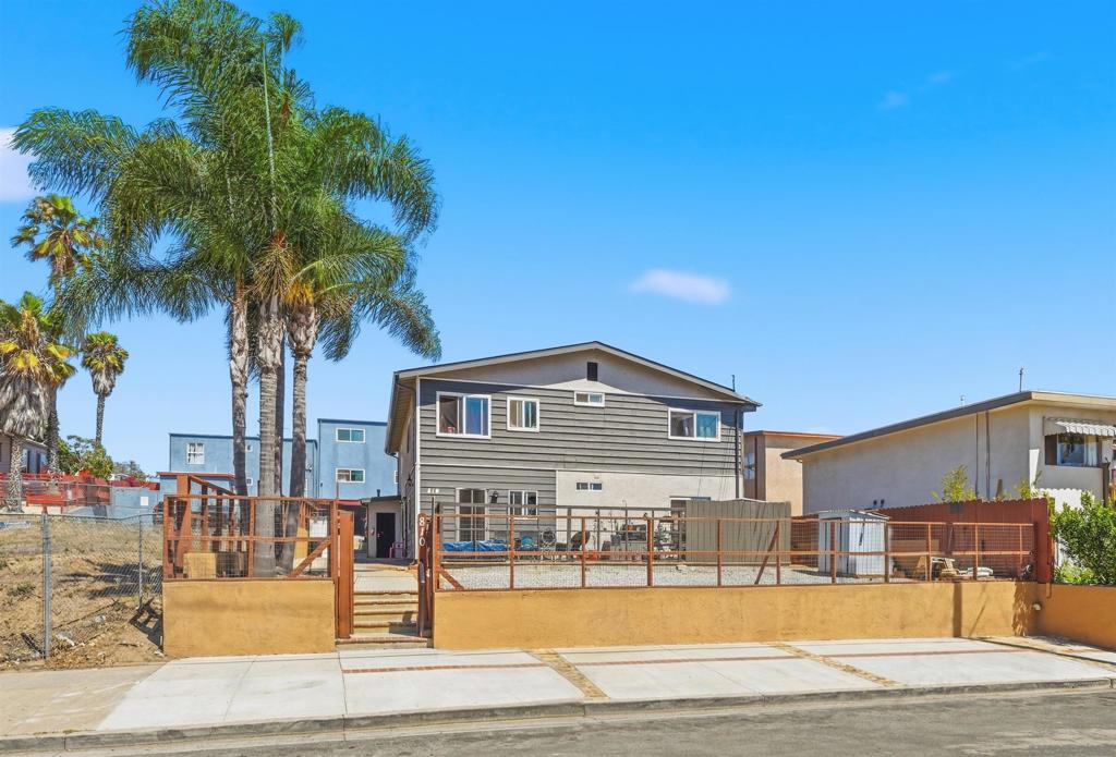 810 Acacia Ave