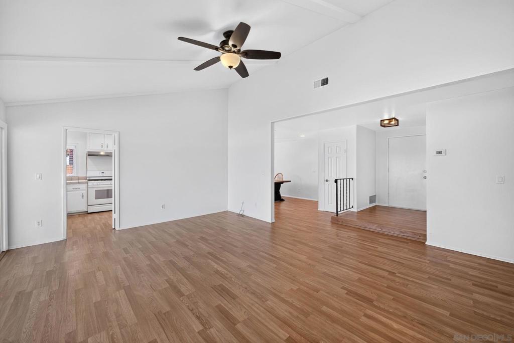 670 Mariposa Cir Property Photo 4