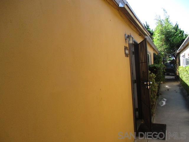 5022 5028 Voltaire Street Property Photo 6