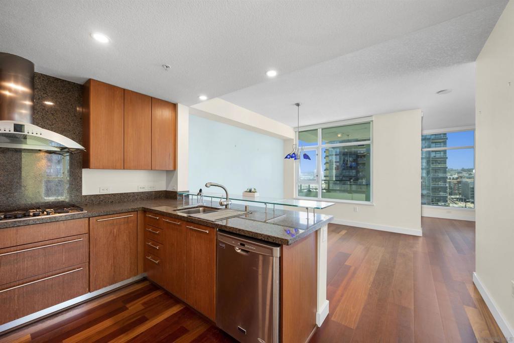 1205 Pacific Highway 1203 Property Photo 15