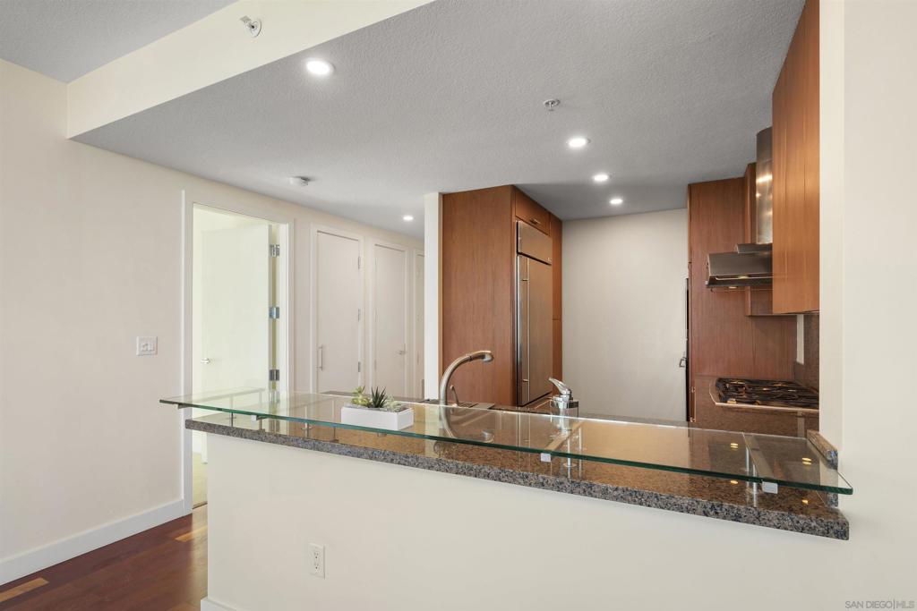 1205 Pacific Highway 1203 Property Photo 17